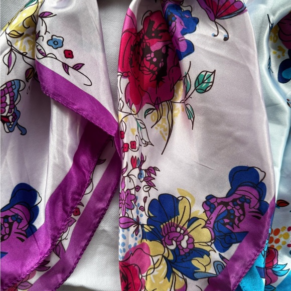 🌸 Luxury Look Satin Scarf/Bandana Bundle (Set of 3)🎀 - Picture 4 of 5